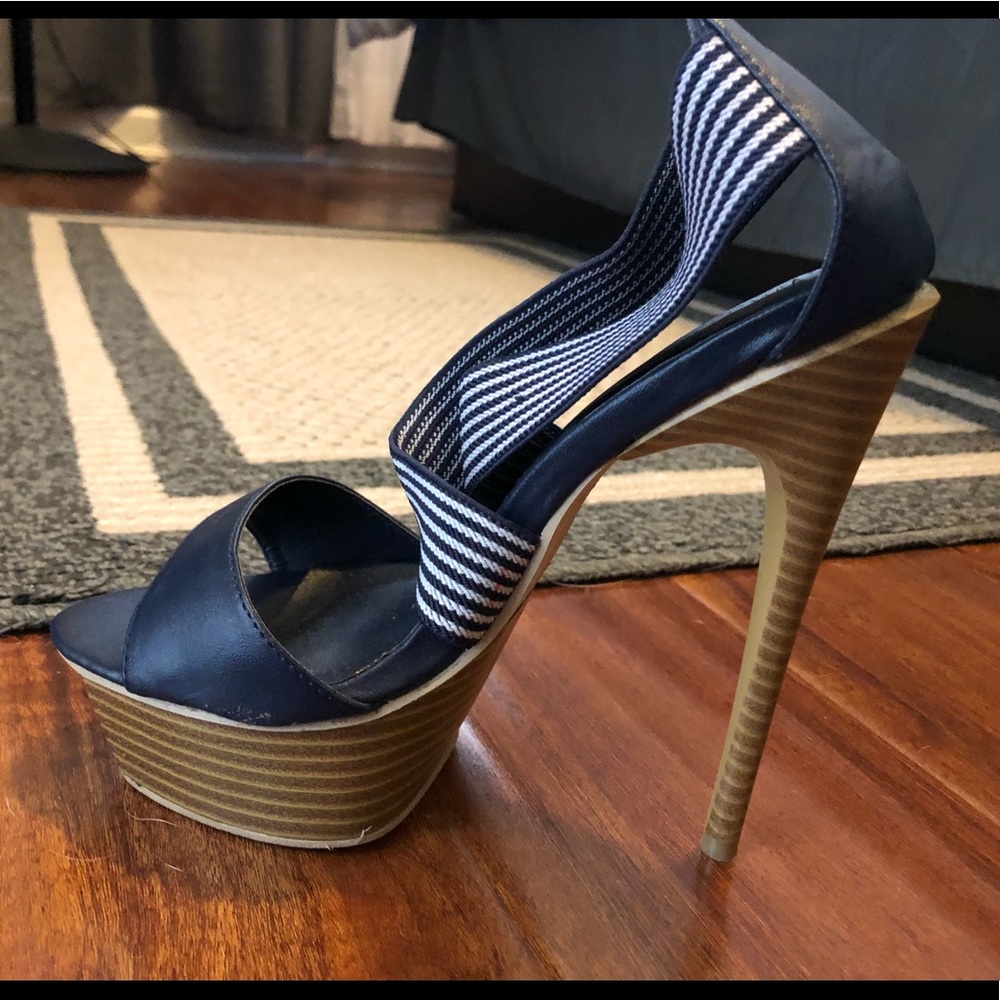 Shoedazzle sky high blue platform heels size 6.5